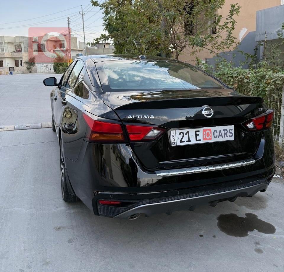 نيسان ألتيما